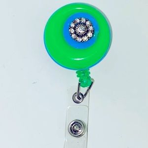 Retractable badge holder